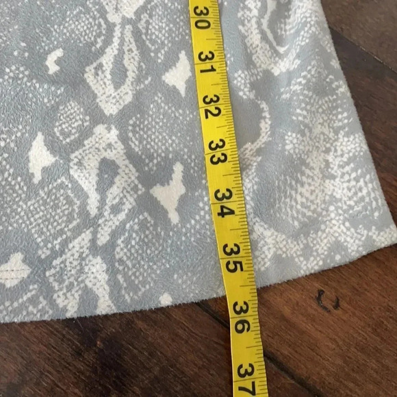 J. McLaughlin shift dress  Stretch velvet Gray cream Short sleeved Women’s S NWT - Picture 10 of 15